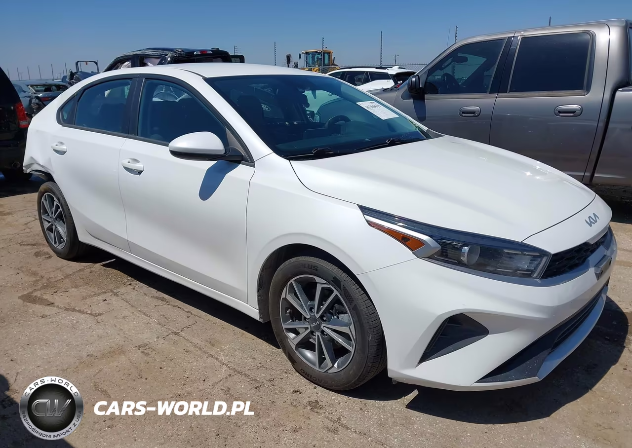 2023 Kia Forte Lxs – zdjęcie 1 z 17