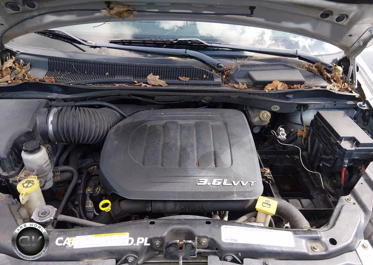 2011 Chrysler Town & Country Touring-L VIN:2A4RR8DG6BR733997 - 10