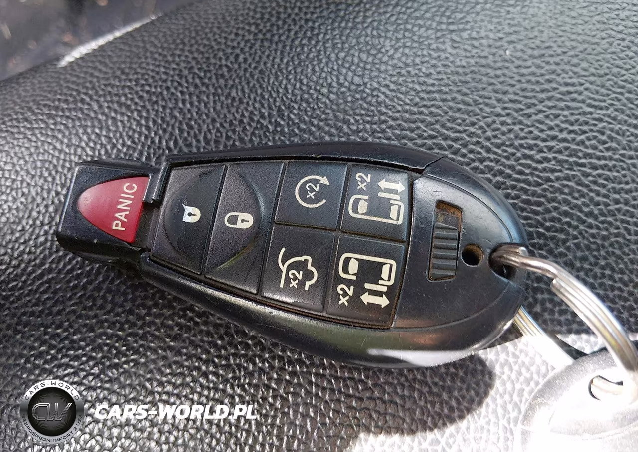 2011 Chrysler Town & Country Touring-L VIN:2A4RR8DG6BR733997 - 11