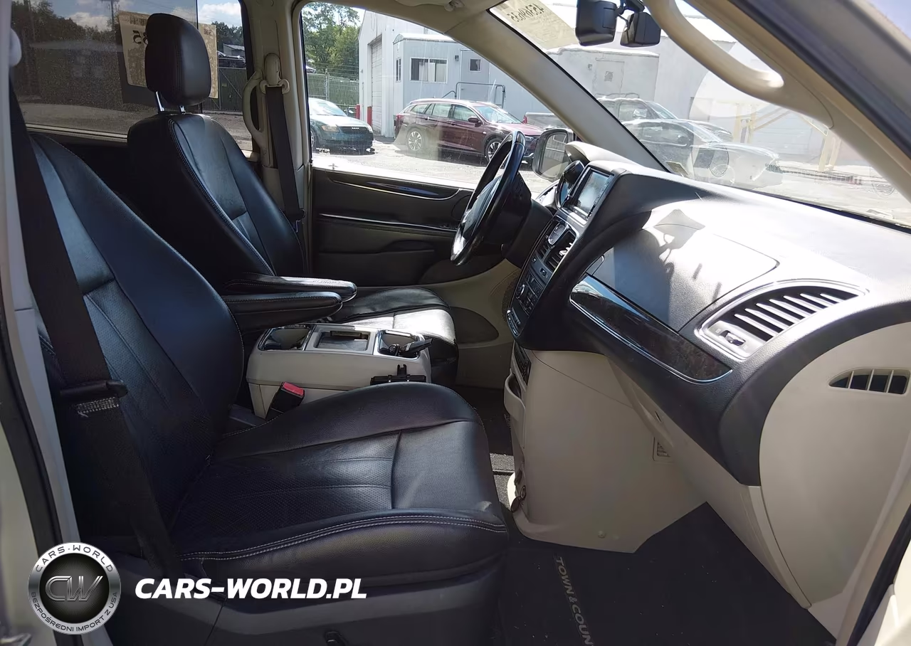 2011 Chrysler Town & Country Touring-L VIN:2A4RR8DG6BR733997 - 5