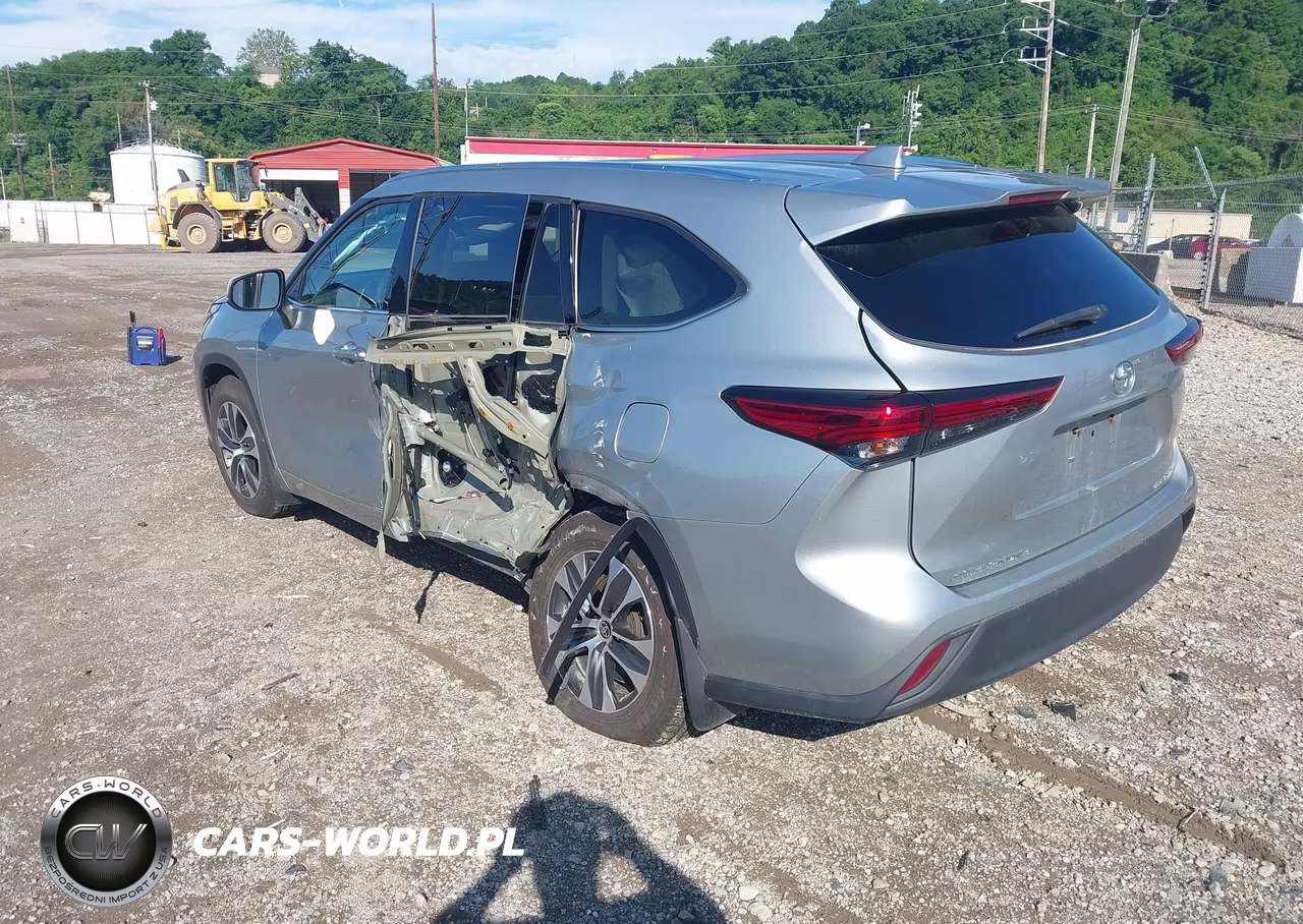 2021 Toyota Highlander Xle VIN:5TDHZRBH7MS108084 - 3