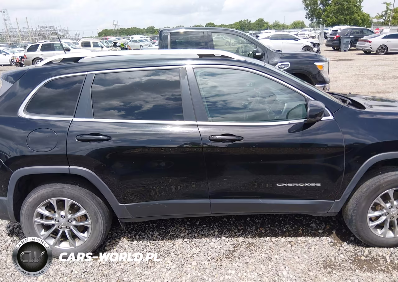 2019 Jeep Cherokee Latitude Plus 4X4 VIN:1C4PJMLX7KD101804 - 13