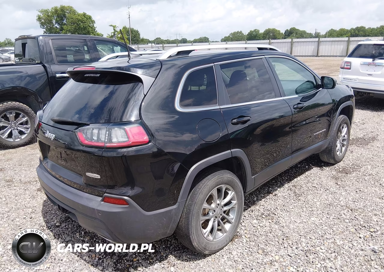 2019 Jeep Cherokee Latitude Plus 4X4 VIN:1C4PJMLX7KD101804 - 4