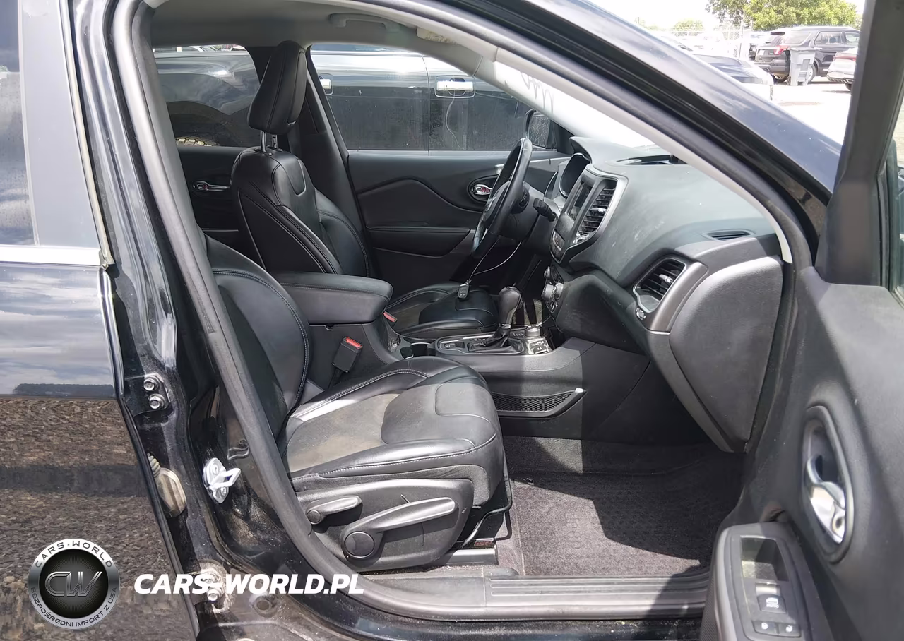 2019 Jeep Cherokee Latitude Plus 4X4 VIN:1C4PJMLX7KD101804 - 5
