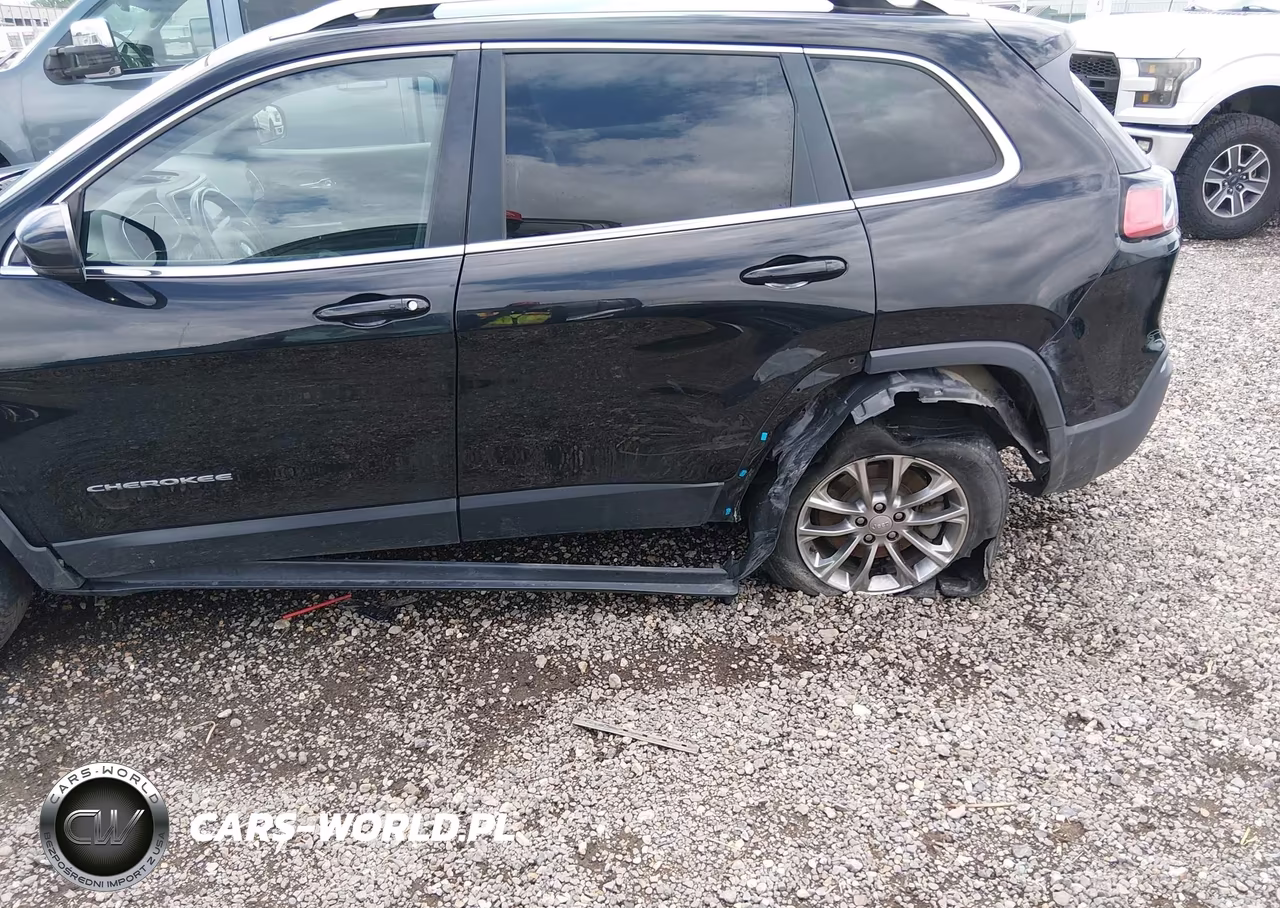 2019 Jeep Cherokee Latitude Plus 4X4 VIN:1C4PJMLX7KD101804 - 6
