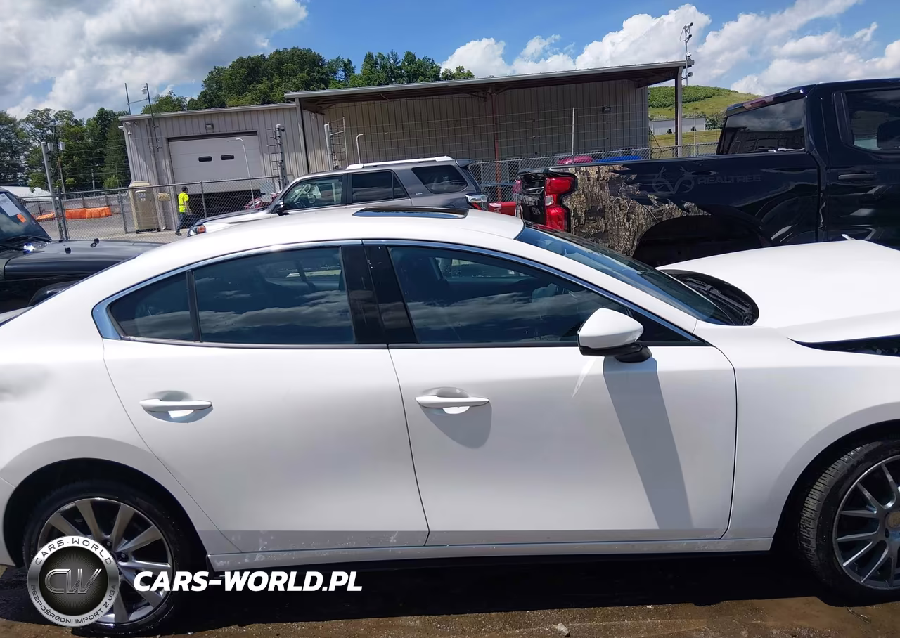 2022 Mazda Mazda3 Premium VIN:3MZBPBDL1NM305058 - 12