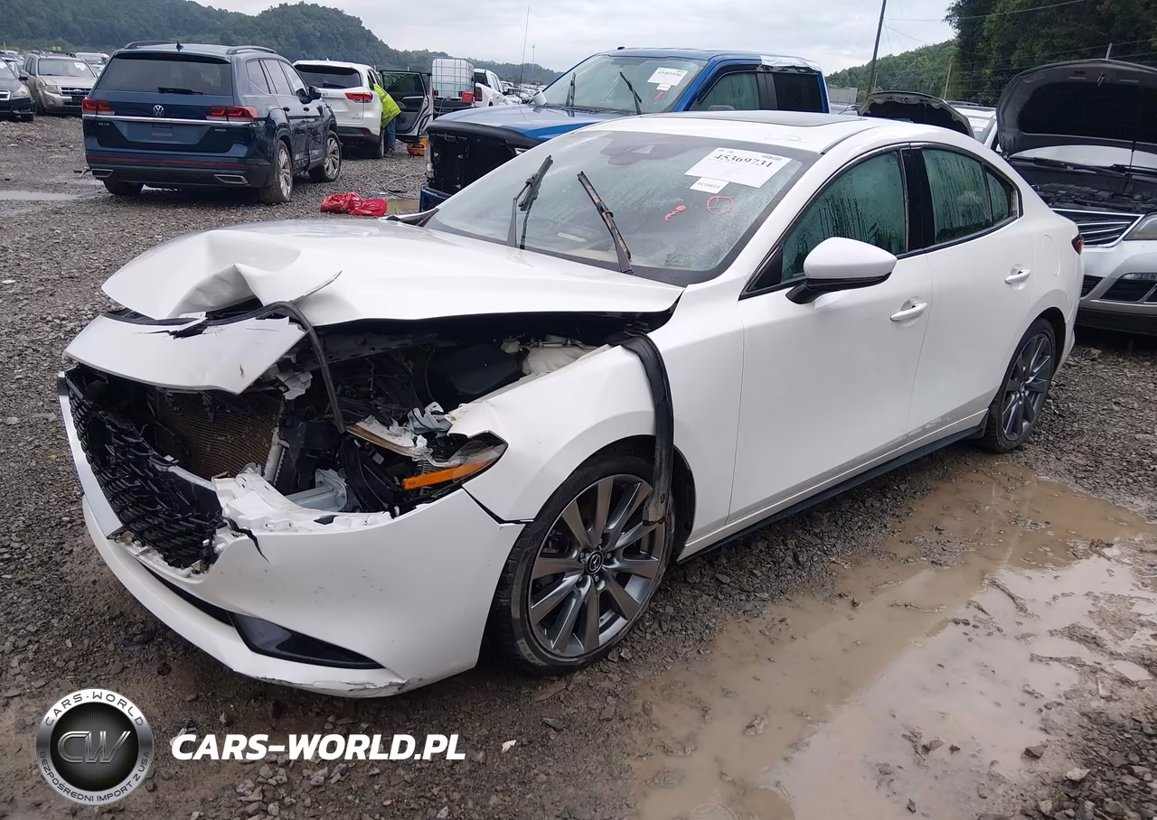 2022 Mazda Mazda3 Premium VIN:3MZBPBDL1NM305058 - 2