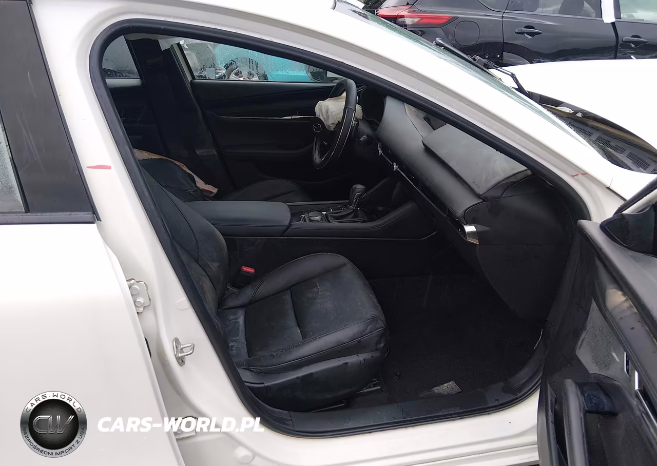 2022 Mazda Mazda3 Premium VIN:3MZBPBDL1NM305058 - 5