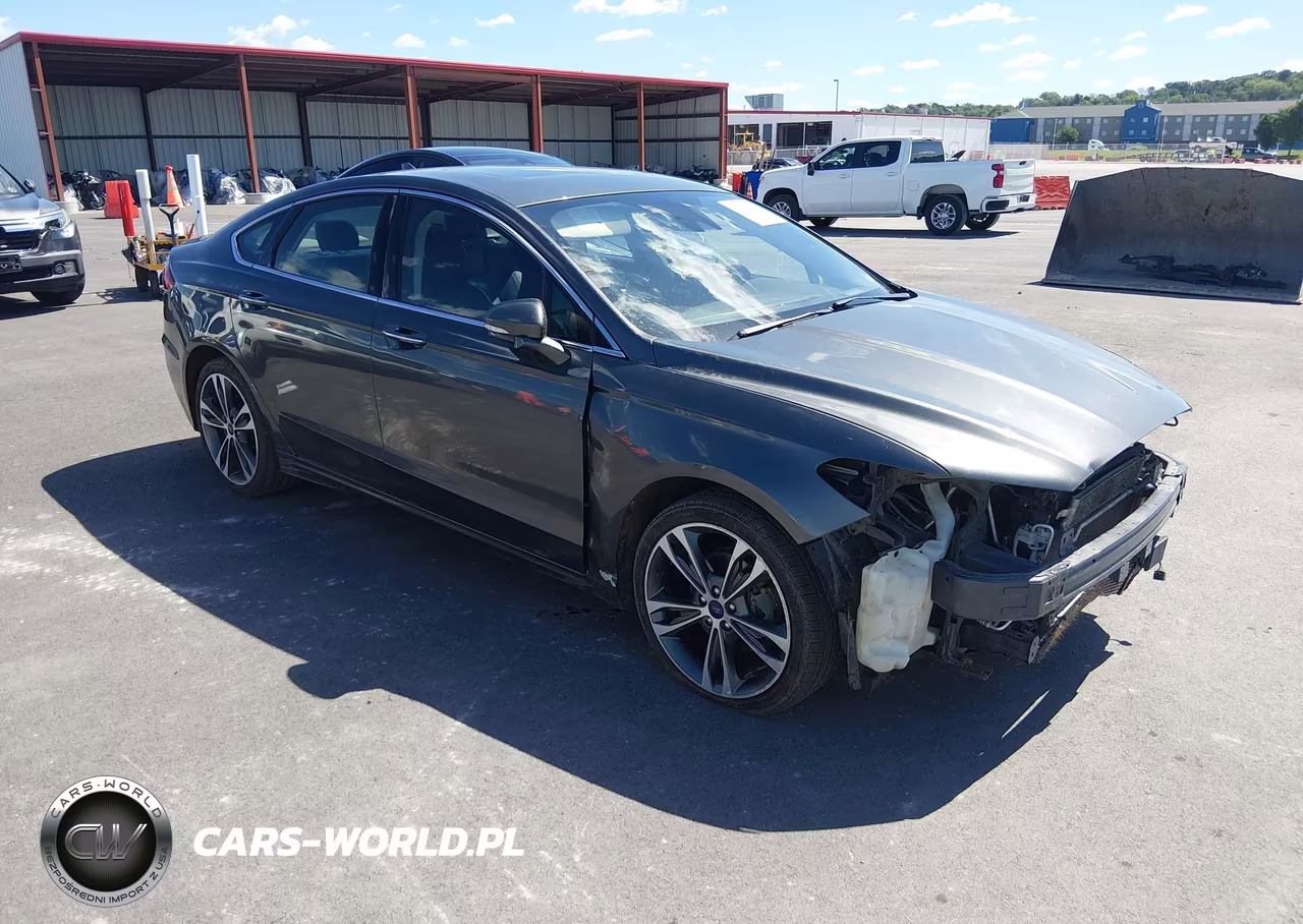 2020 Ford Fusion Titanium – zdjęcie 1 z 17