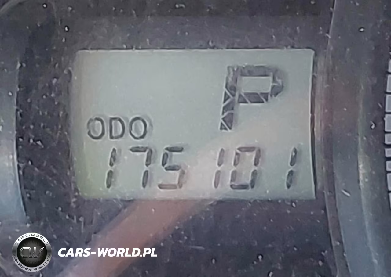 2011 Toyota Sienna Le V6 VIN:5TDKK3DC0BS017728 - 16