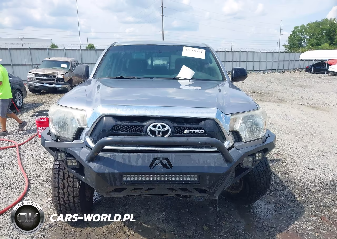 2015 Toyota Tacoma Base V6 VIN:3TMLU4EN4FM181705 - 11