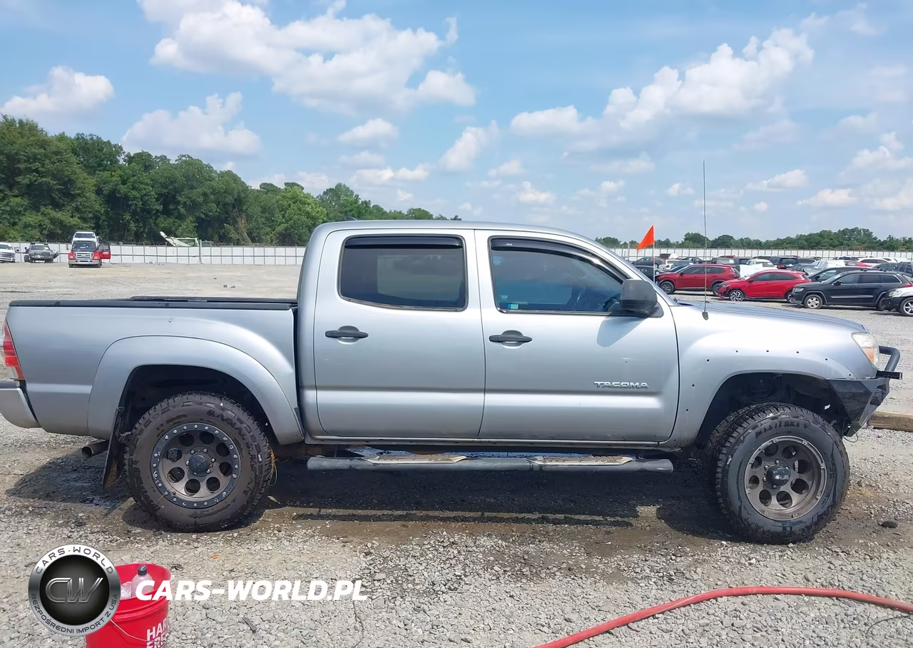 2015 Toyota Tacoma Base V6 VIN:3TMLU4EN4FM181705 - 12