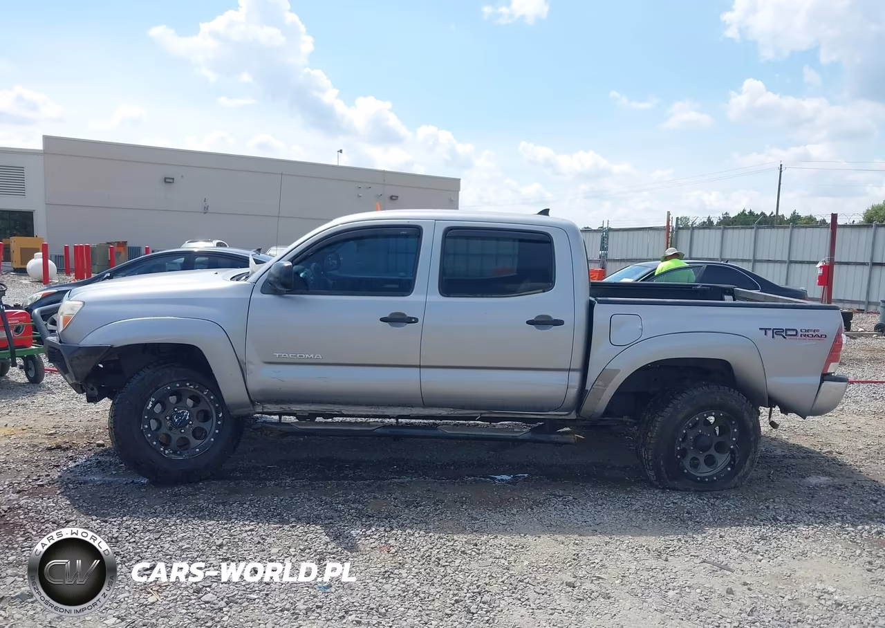 2015 Toyota Tacoma Base V6 VIN:3TMLU4EN4FM181705 - 13