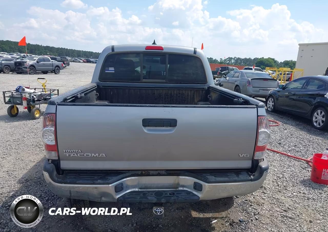 2015 Toyota Tacoma Base V6 VIN:3TMLU4EN4FM181705 - 15