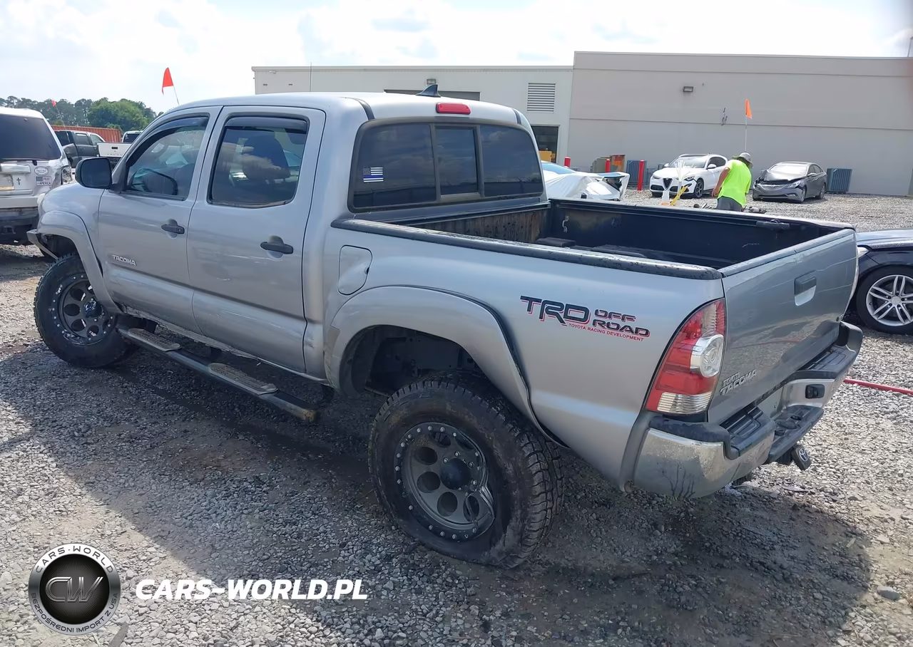 2015 Toyota Tacoma Base V6 VIN:3TMLU4EN4FM181705 - 3