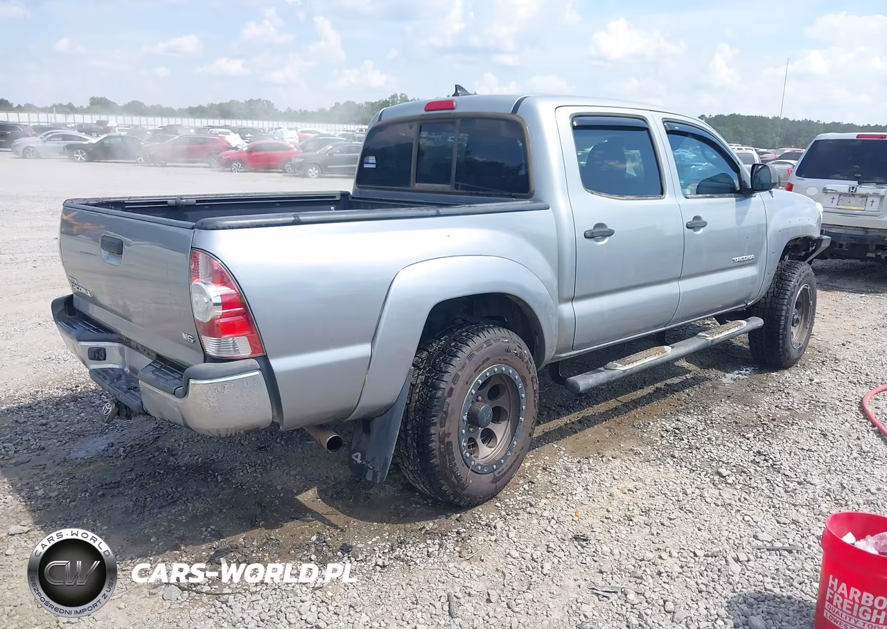 2015 Toyota Tacoma Base V6 VIN:3TMLU4EN4FM181705 - 4