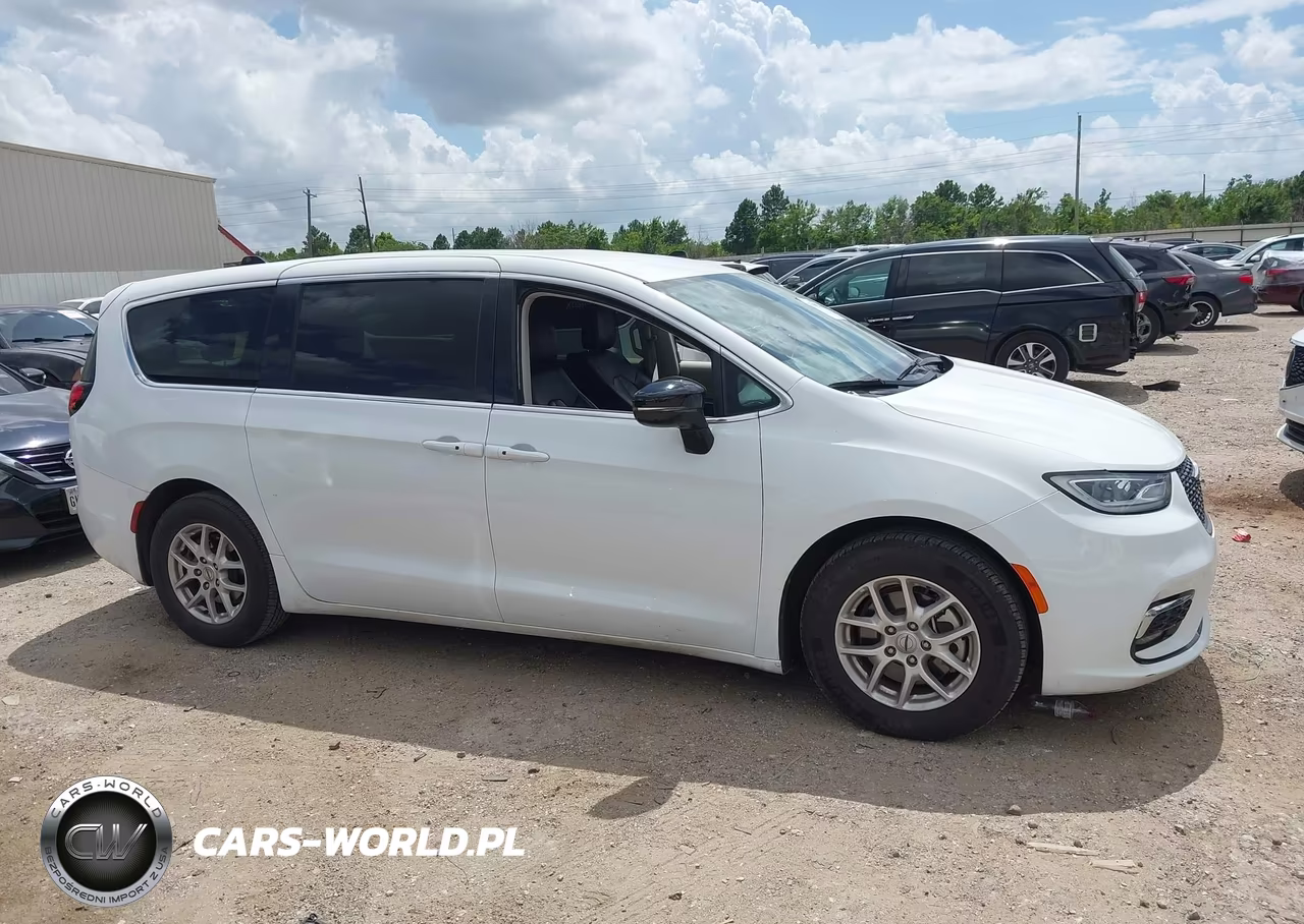 2024 Chrysler Pacifica Touring L VIN:2C4RC1BGXRR116212 - 13