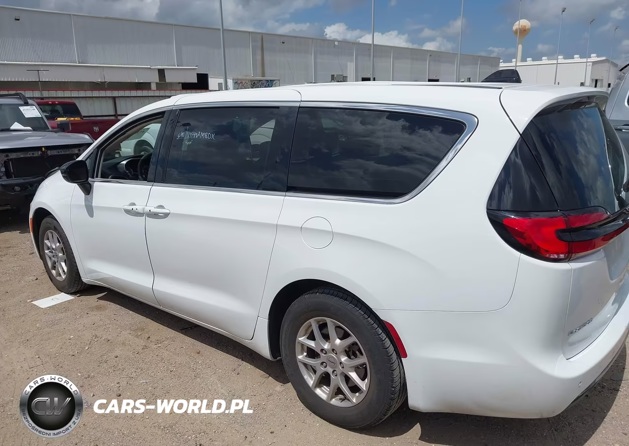 2024 Chrysler Pacifica Touring L VIN:2C4RC1BGXRR116212 - 14