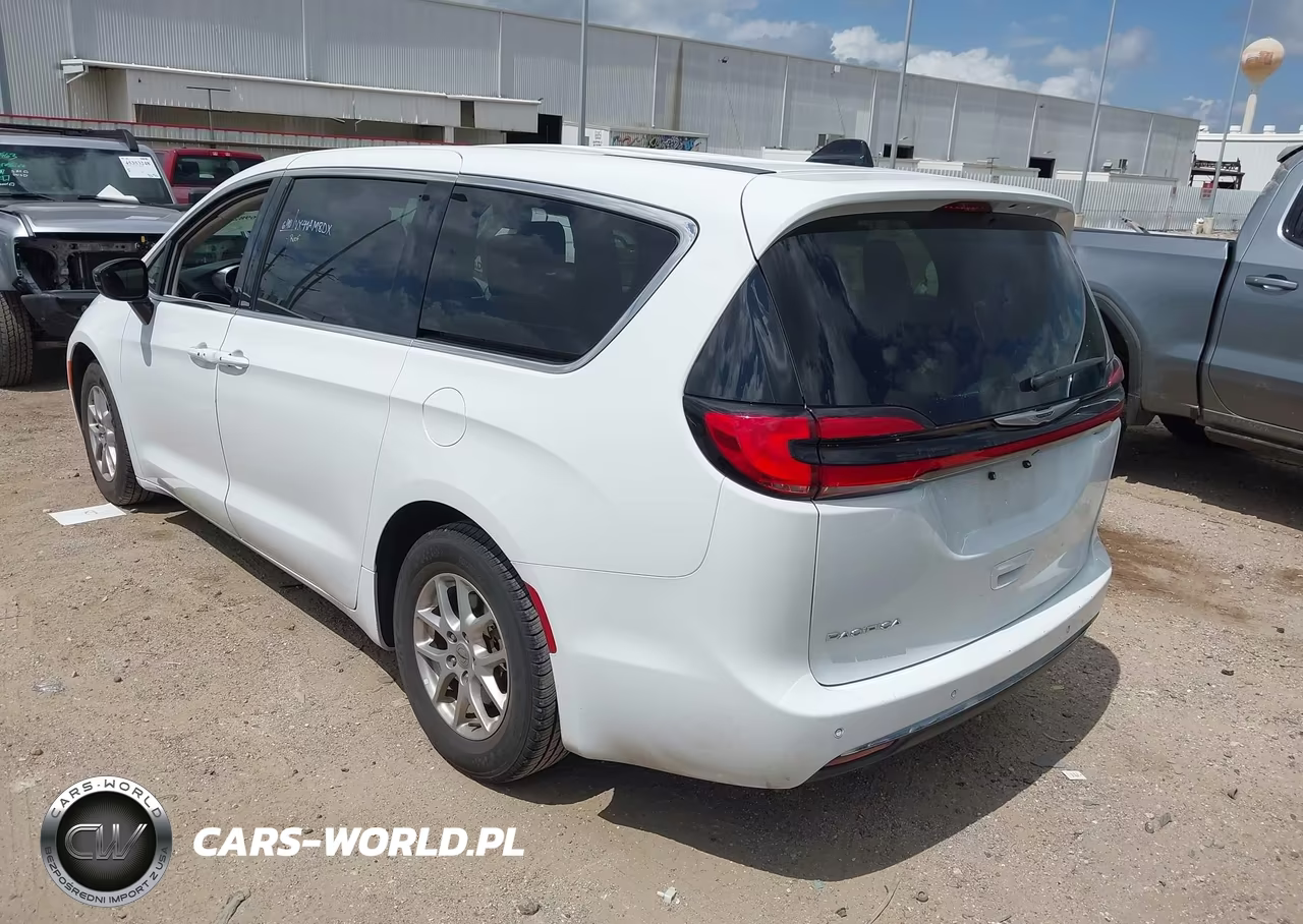 2024 Chrysler Pacifica Touring L VIN:2C4RC1BGXRR116212 - 3