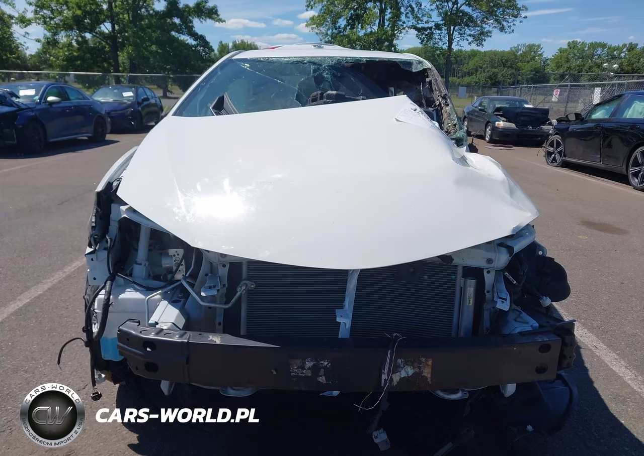 2018 Toyota Corolla Le VIN:5YFBURHE6JP849896 - 11
