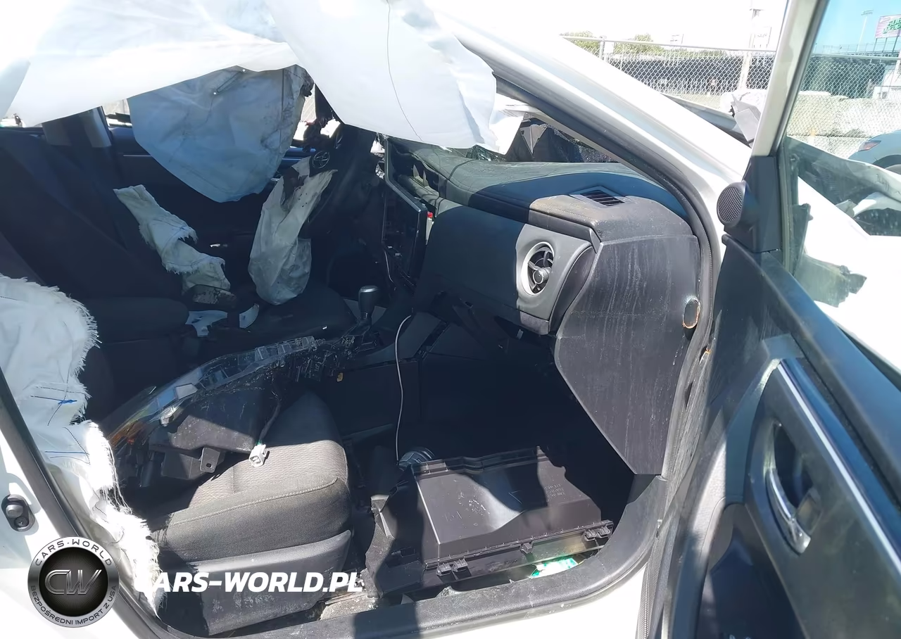 2018 Toyota Corolla Le VIN:5YFBURHE6JP849896 - 5