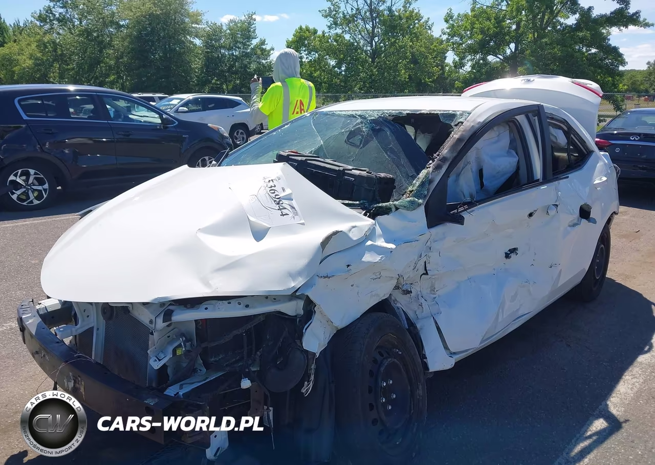 2018 Toyota Corolla Le VIN:5YFBURHE6JP849896 - 6