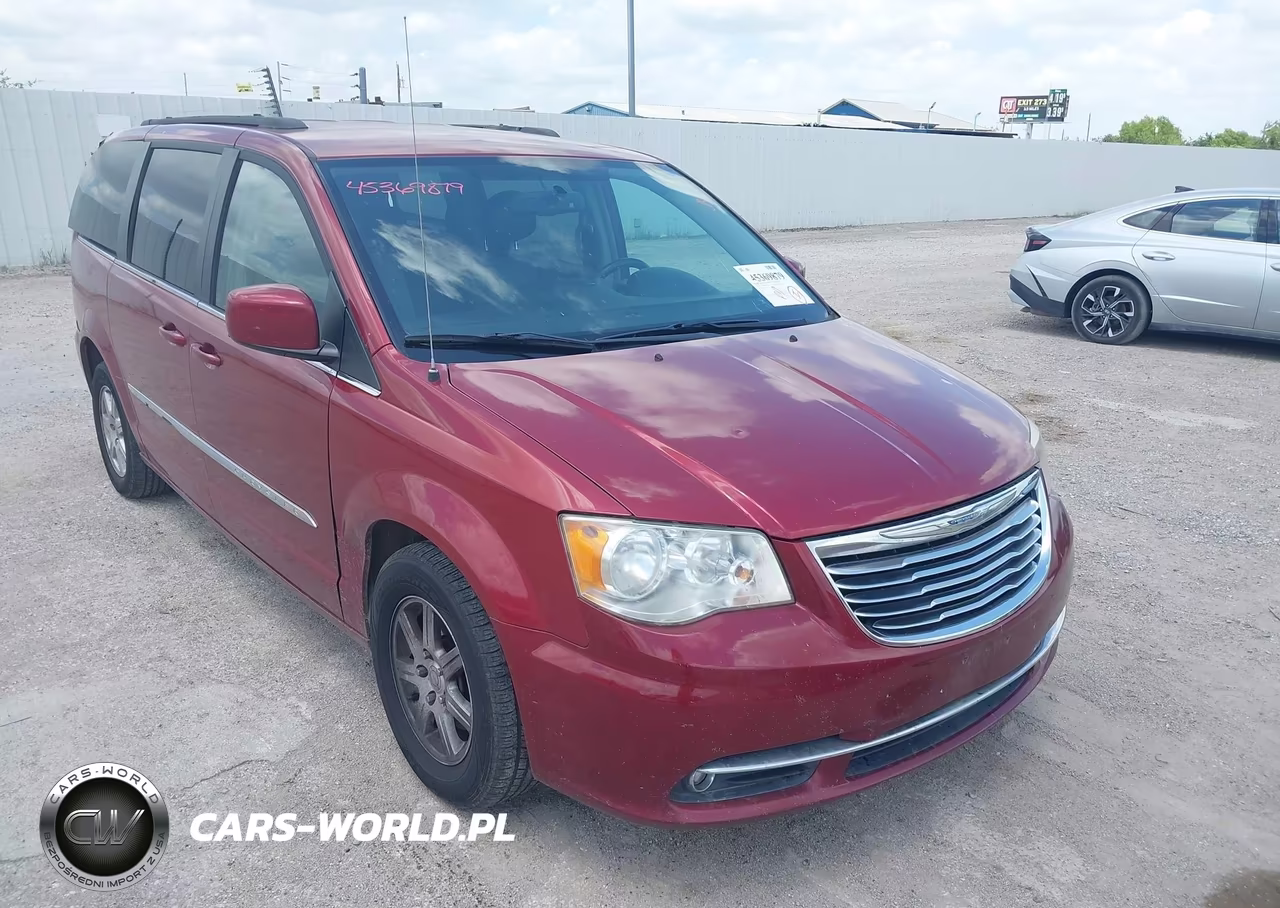 2013 Chrysler Town & Country Touring – zdjęcie 1 z 12