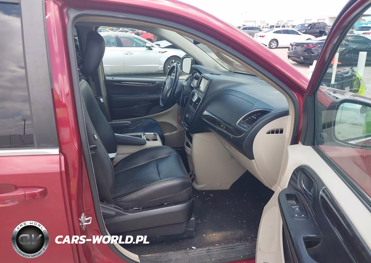 2013 Chrysler Town & Country Touring VIN:2C4RC1BGXDR637763 - 5