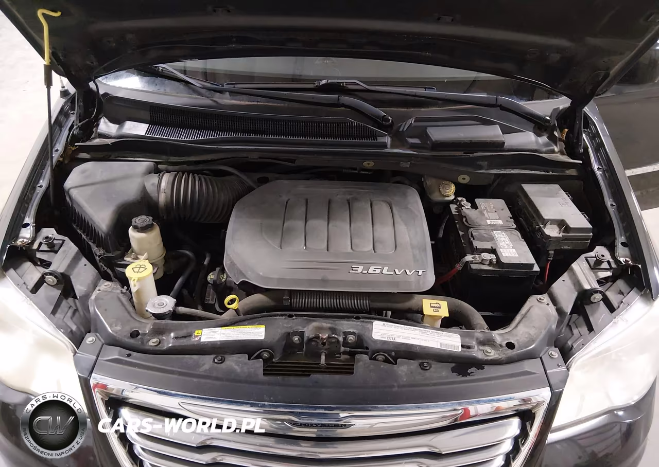 2011 Chrysler Town & Country Touring VIN:2A4RR5DGXBR682373 - 10