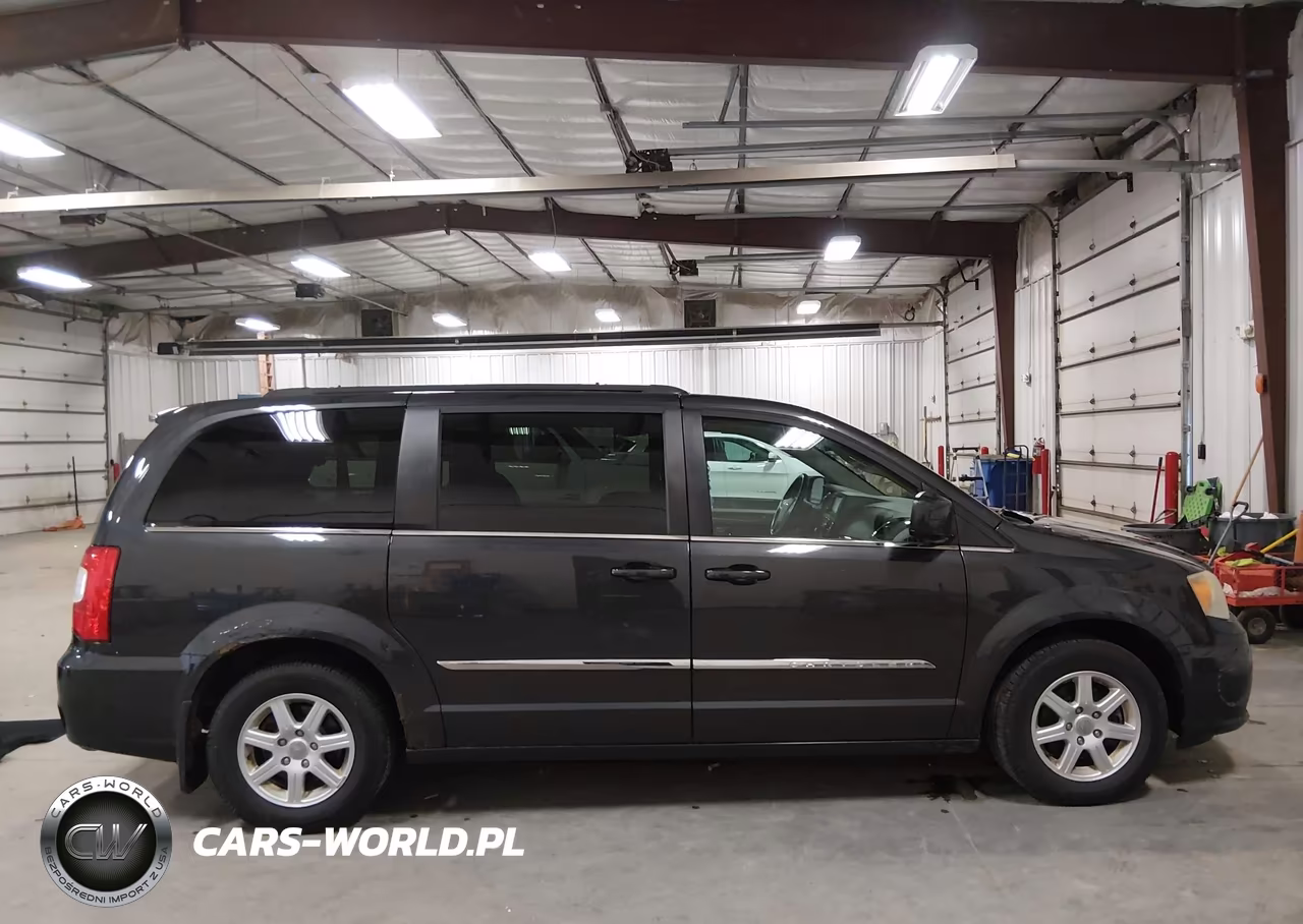 2011 Chrysler Town & Country Touring VIN:2A4RR5DGXBR682373 - 13