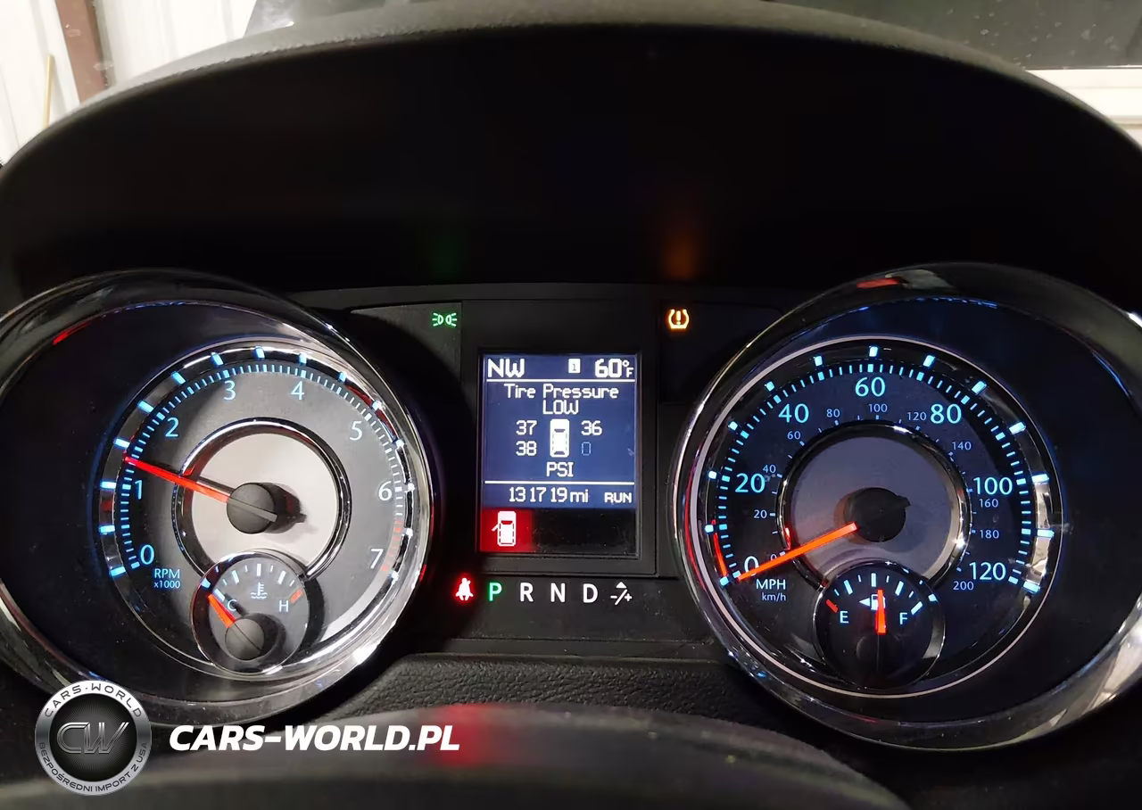 2011 Chrysler Town & Country Touring VIN:2A4RR5DGXBR682373 - 15