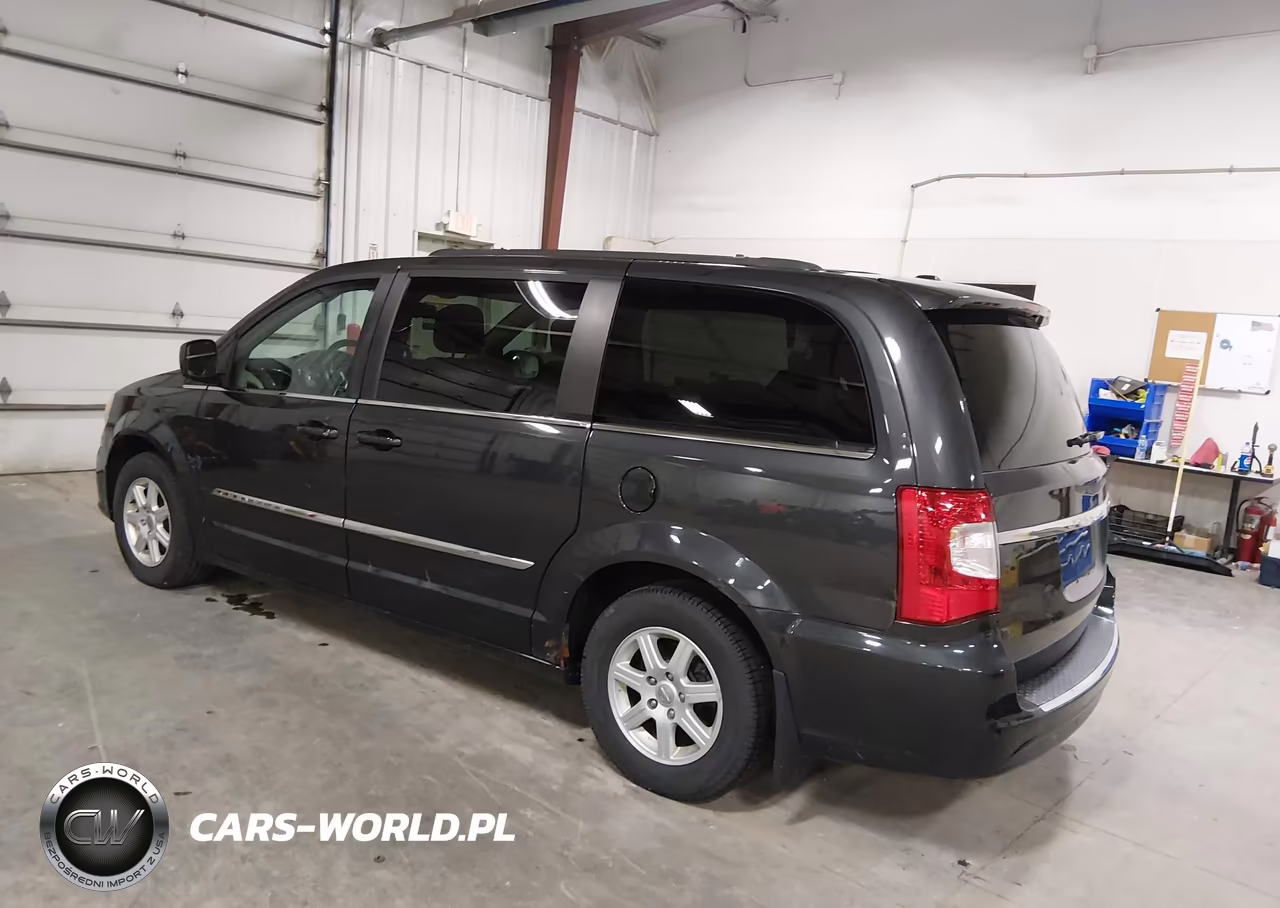 2011 Chrysler Town & Country Touring VIN:2A4RR5DGXBR682373 - 3