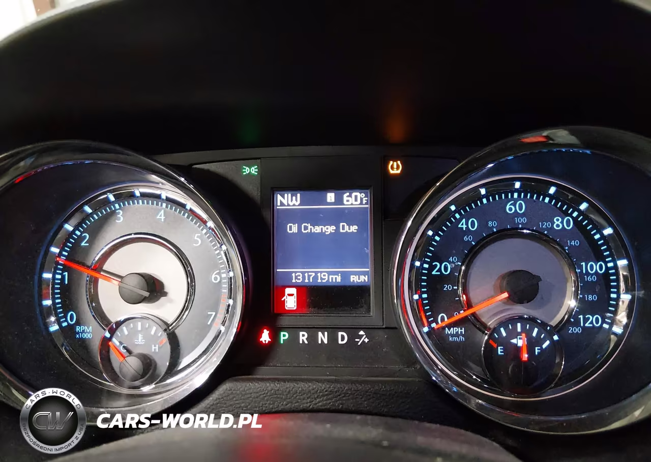 2011 Chrysler Town & Country Touring VIN:2A4RR5DGXBR682373 - 7
