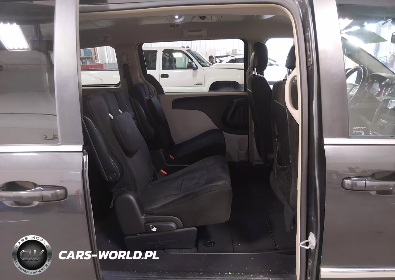 2011 Chrysler Town & Country Touring VIN:2A4RR5DGXBR682373 - 8