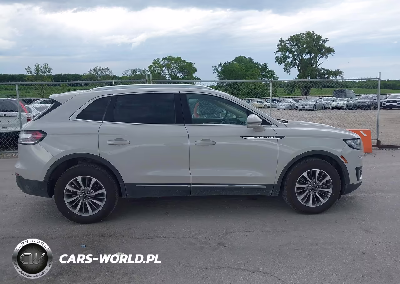 2020 Lincoln Nautilus Standard VIN:2LMPJ8J91LBL02648 - 13