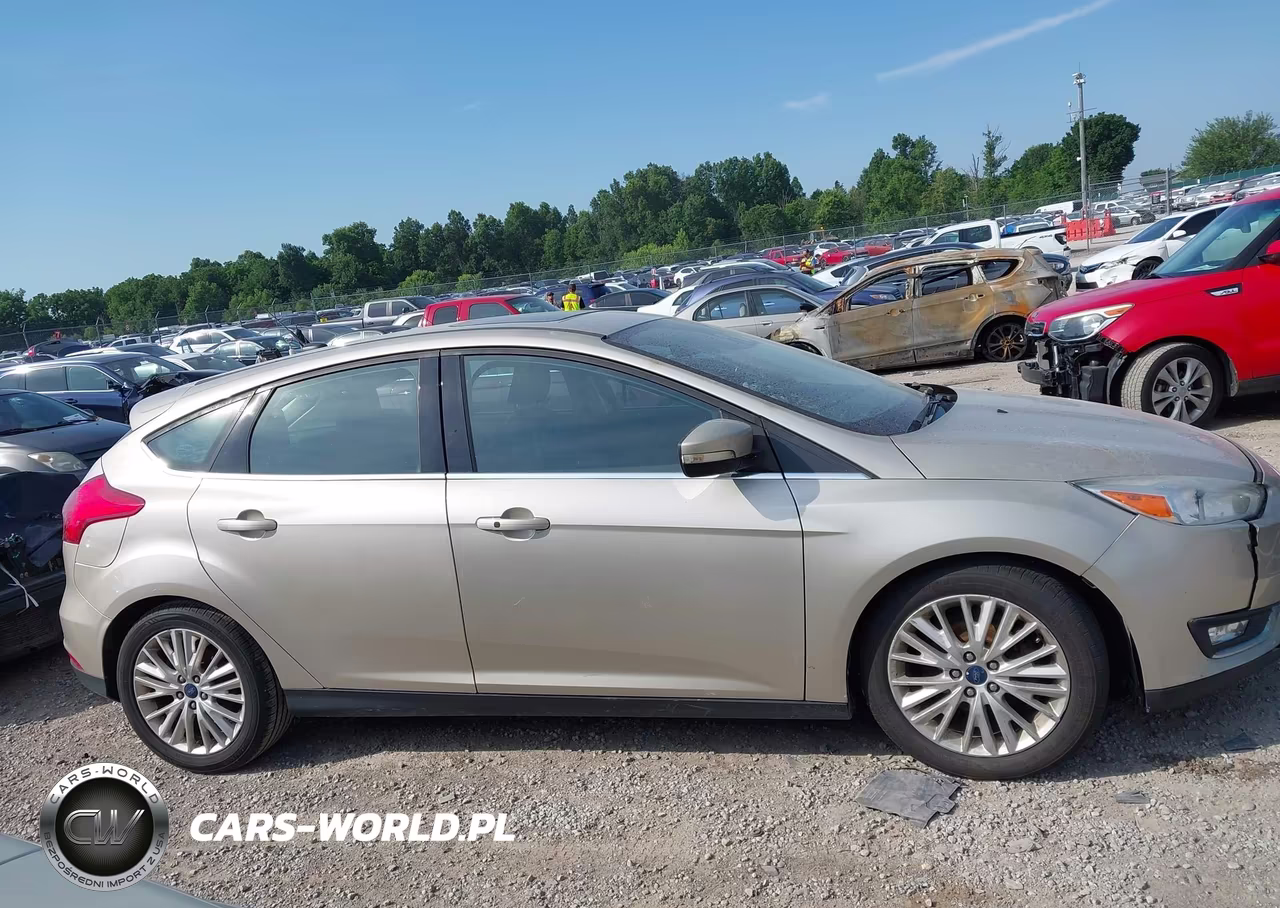 2018 Ford Focus Titanium VIN:1FADP3N27JL285990 - 13