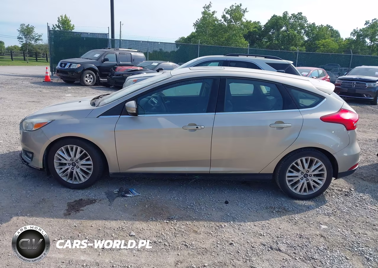 2018 Ford Focus Titanium VIN:1FADP3N27JL285990 - 14