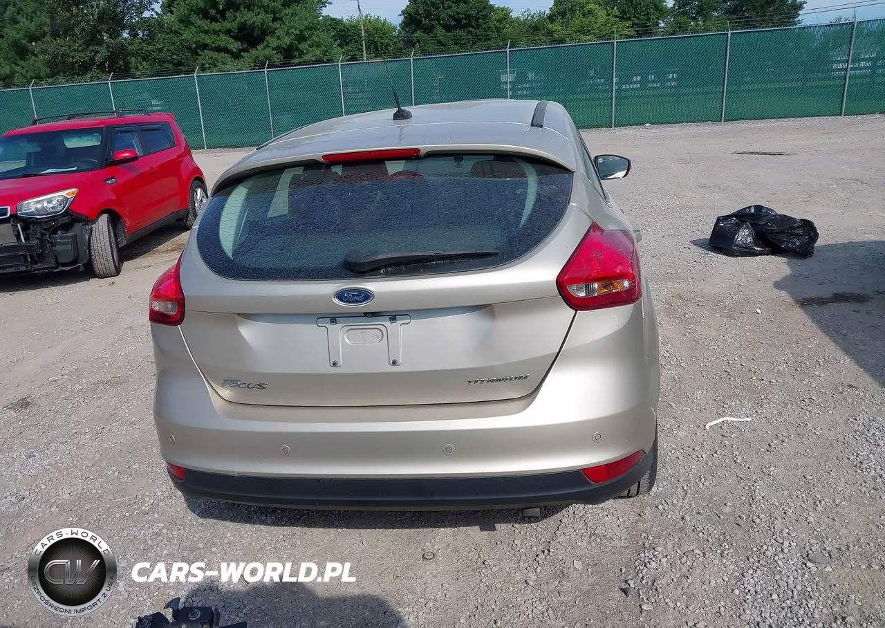 2018 Ford Focus Titanium VIN:1FADP3N27JL285990 - 16