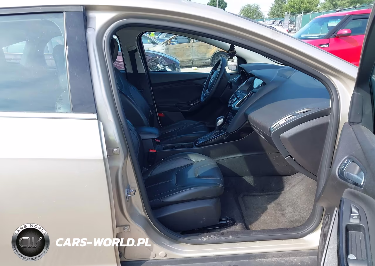 2018 Ford Focus Titanium VIN:1FADP3N27JL285990 - 5