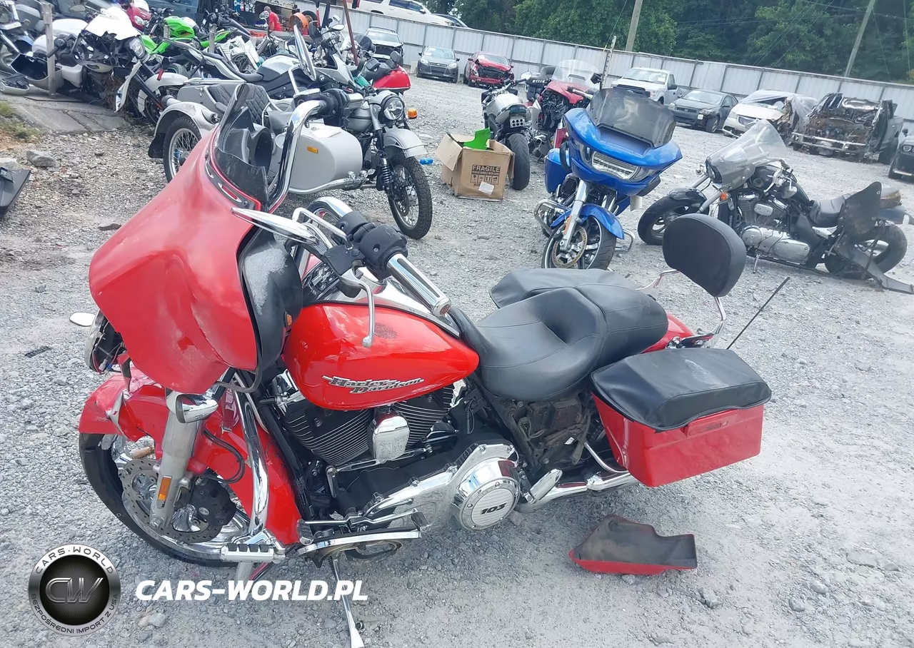2011 Harley-Davidson Flhx VIN:1HD1KBM11BB666819 - 13