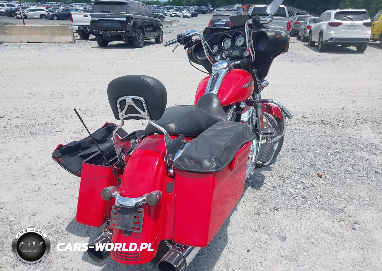 2011 Harley-Davidson Flhx VIN:1HD1KBM11BB666819 - 4