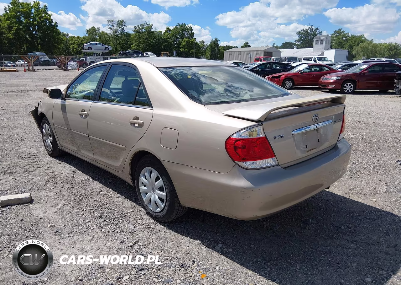 2005 Toyota Camry Le VIN:4T1BE32K85U528164 - 3