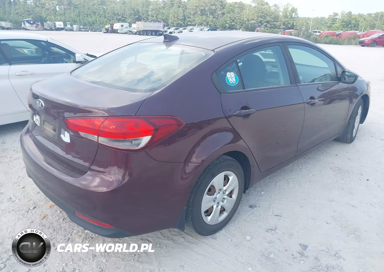 2018 Kia Forte Lx VIN:3KPFL4A75JE201163 - 4