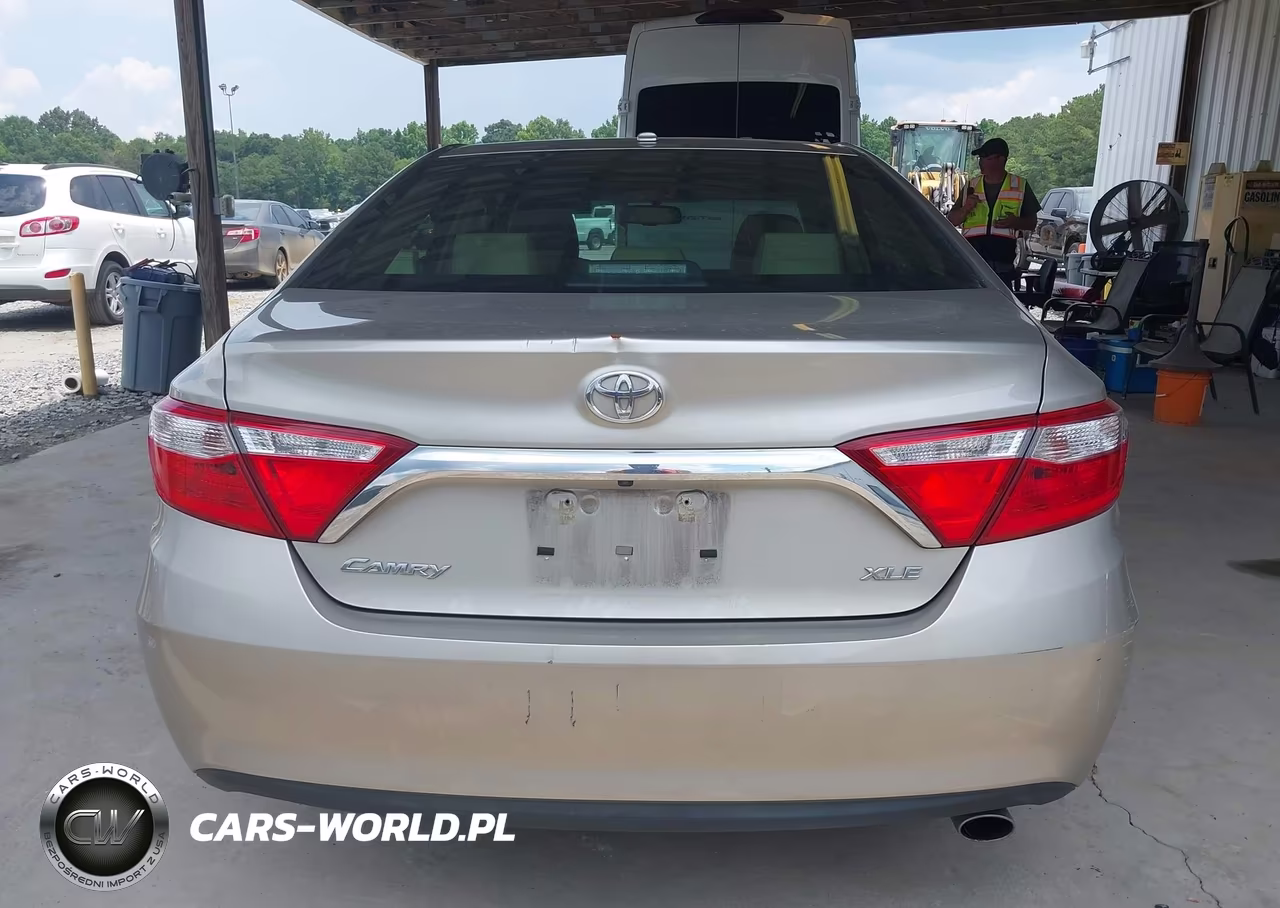 2015 Toyota Camry Xle VIN:4T1BF1FK7FU943408 - 16