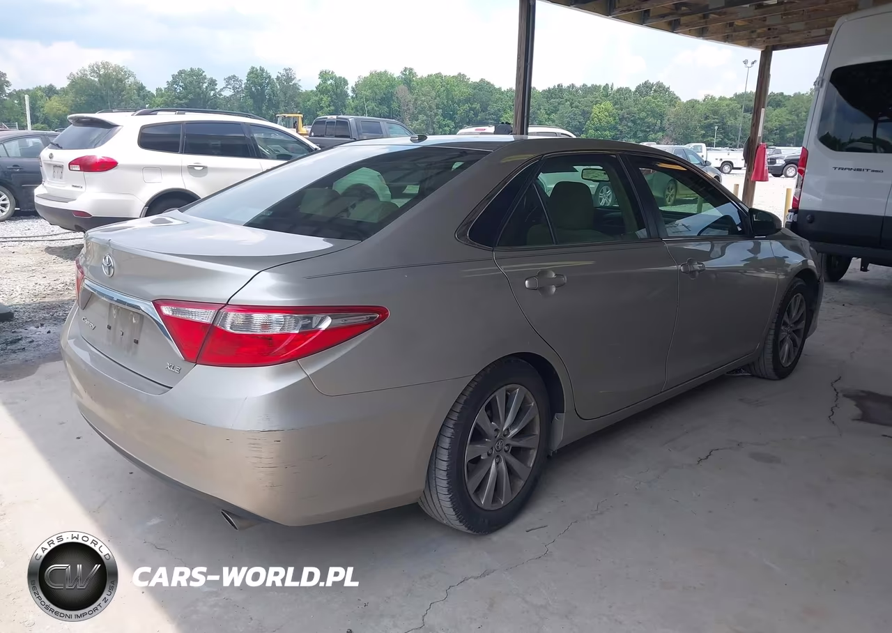 2015 Toyota Camry Xle VIN:4T1BF1FK7FU943408 - 4