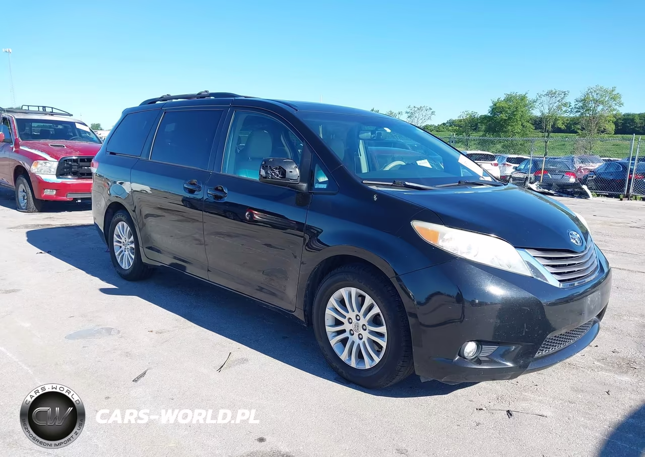 2012 Toyota Sienna Xle V6 8 Passenger