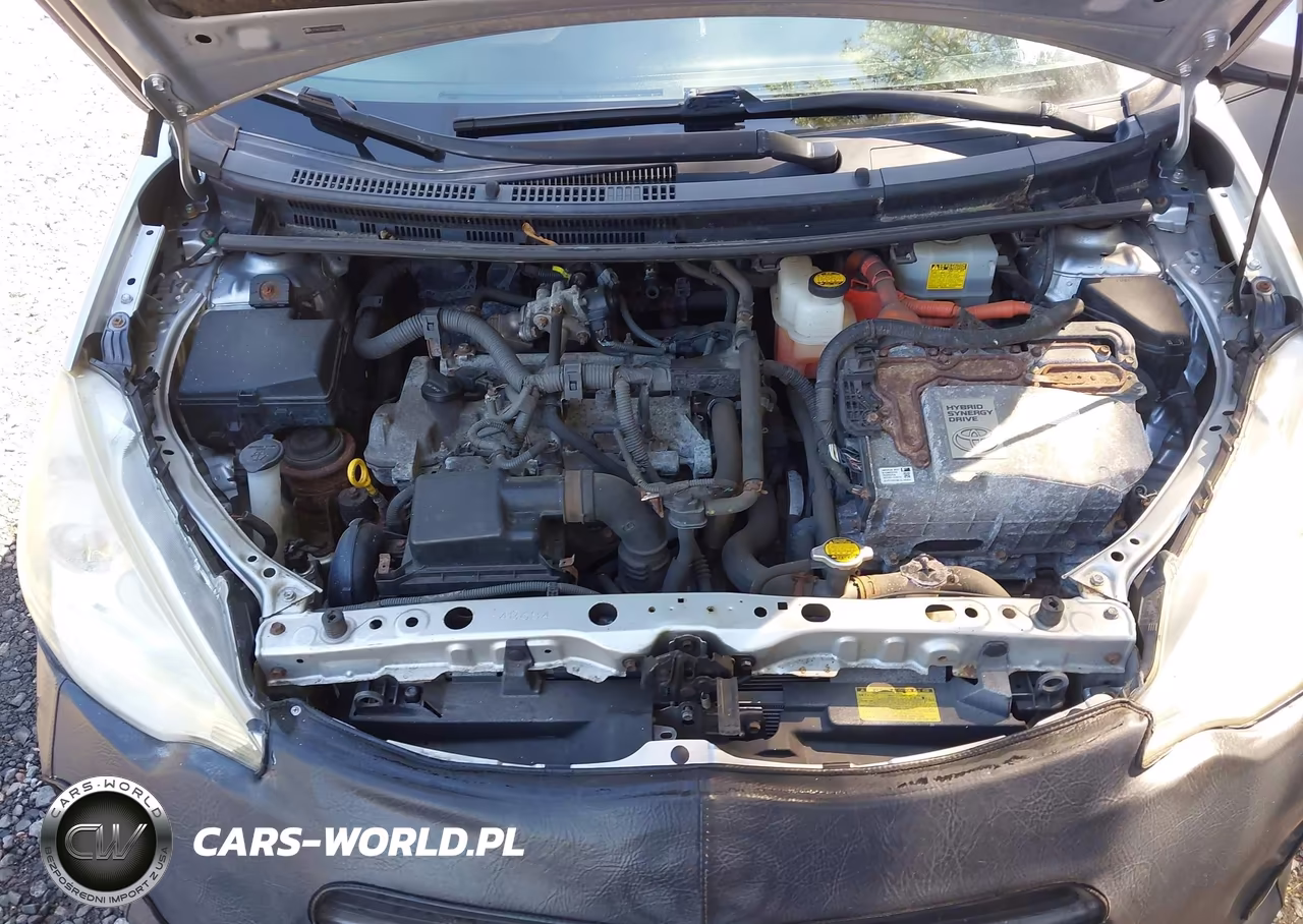 2013 Toyota Prius C Four VIN:JTDKDTB34D1032214 - 10