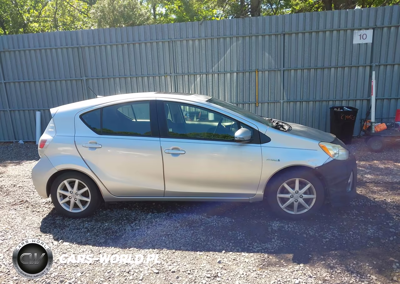2013 Toyota Prius C Four VIN:JTDKDTB34D1032214 - 13