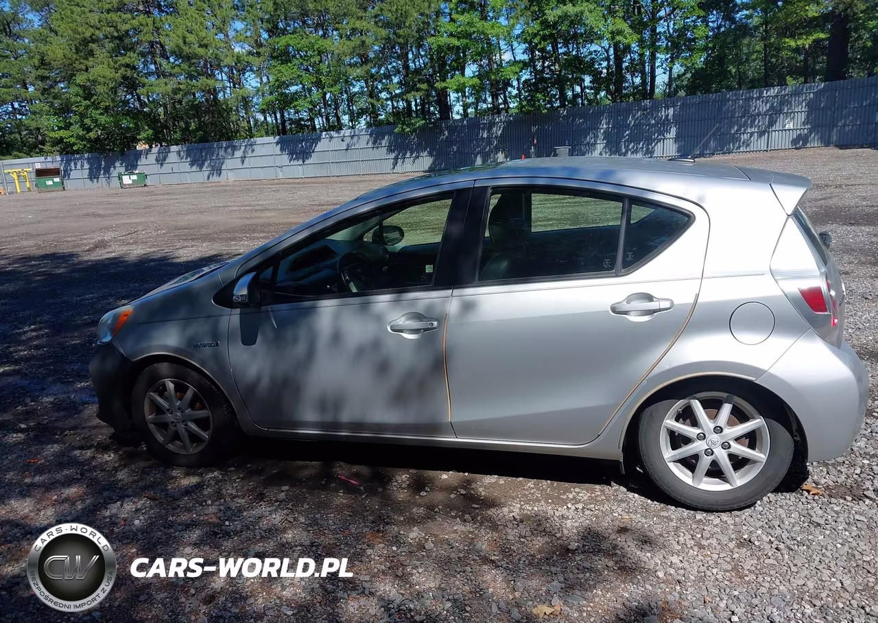 2013 Toyota Prius C Four VIN:JTDKDTB34D1032214 - 14