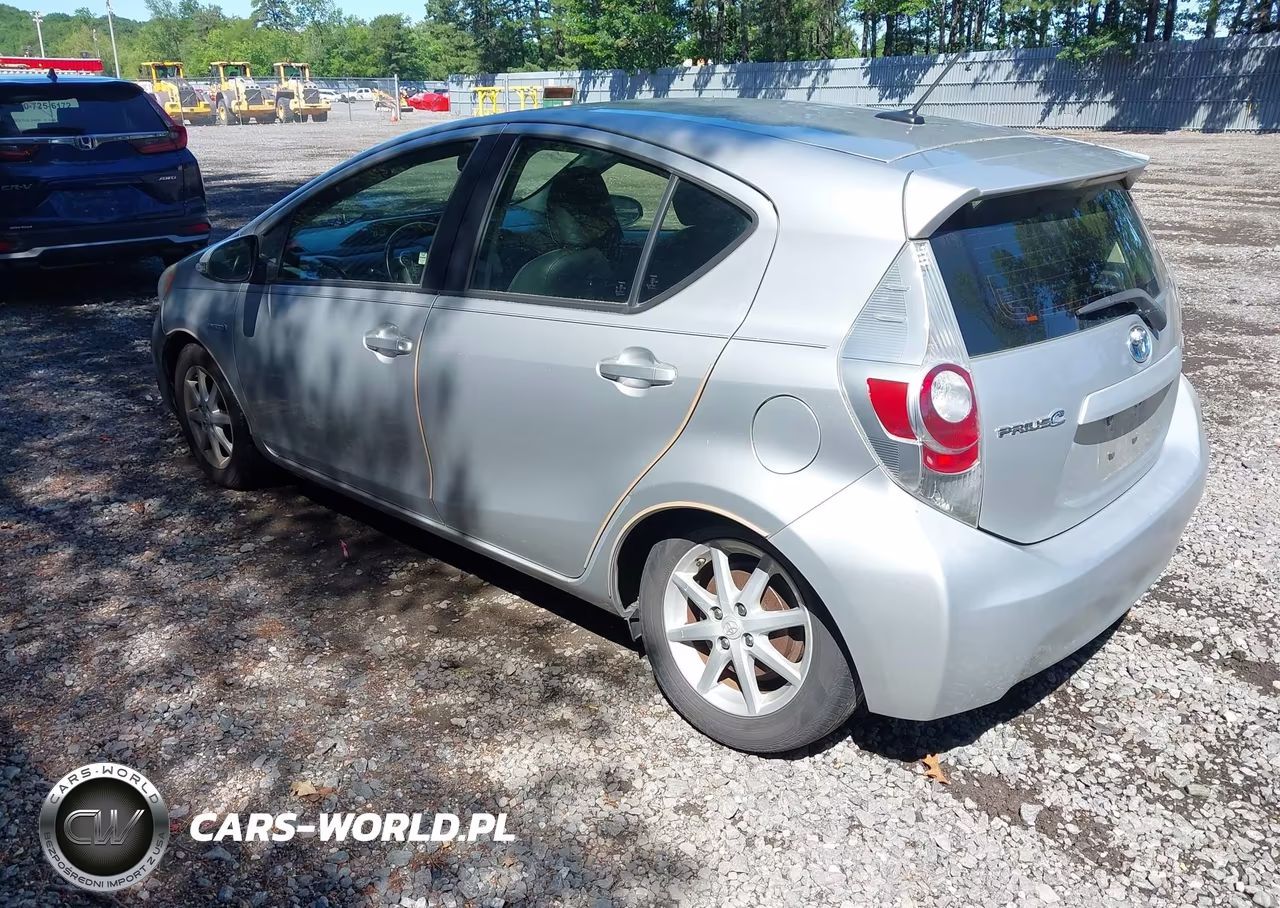 2013 Toyota Prius C Four VIN:JTDKDTB34D1032214 - 3